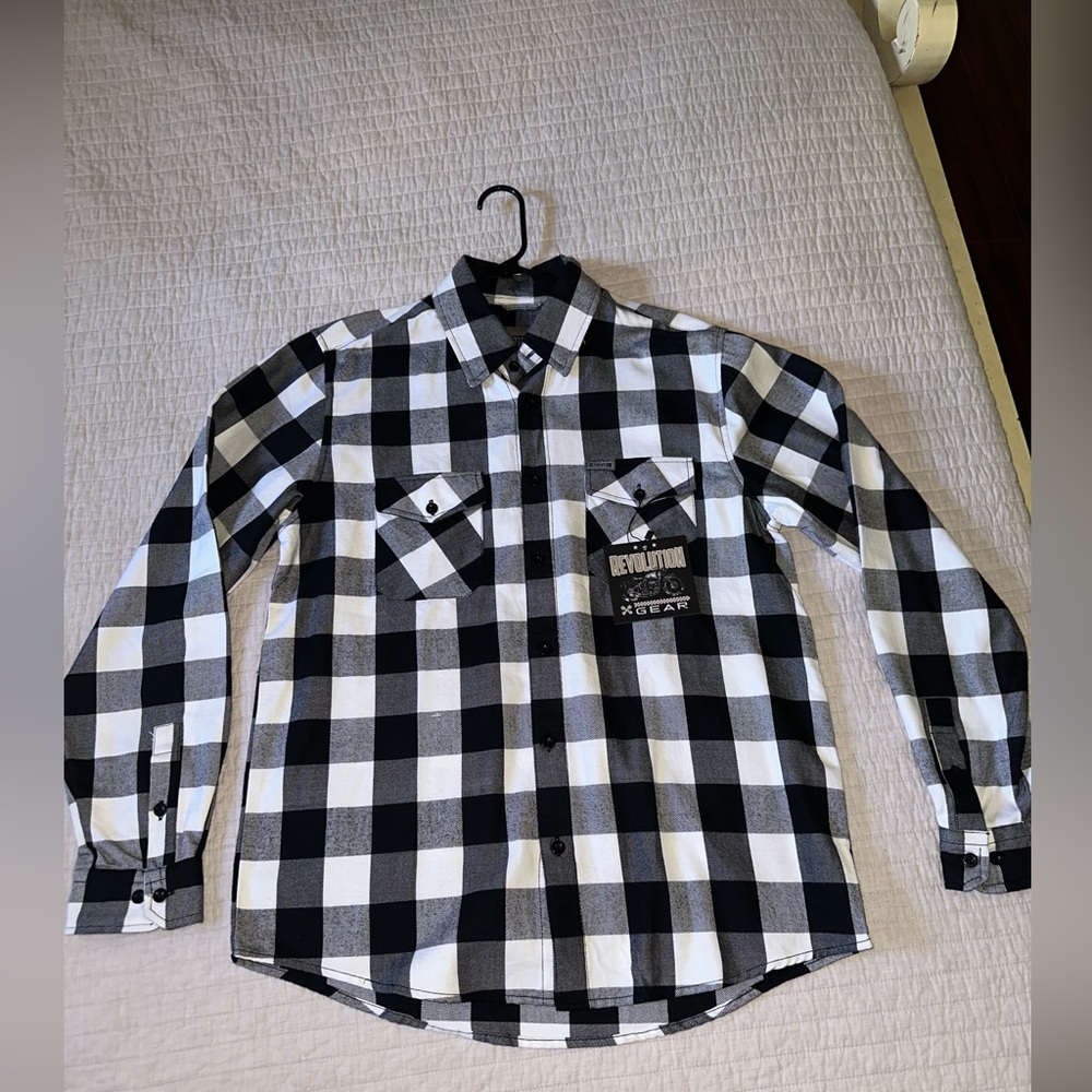 NWT Revolution Flannel in Medium